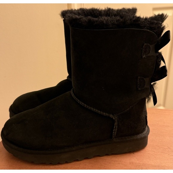 Ugg Boots Women's Size 6 Black Suede‎ Bailey Bow Pull On Fur Lined 1016225 - Picture 1 of 11